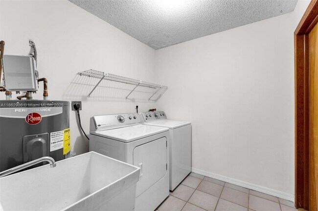 Building Photo - 8131 SW 90th Ave