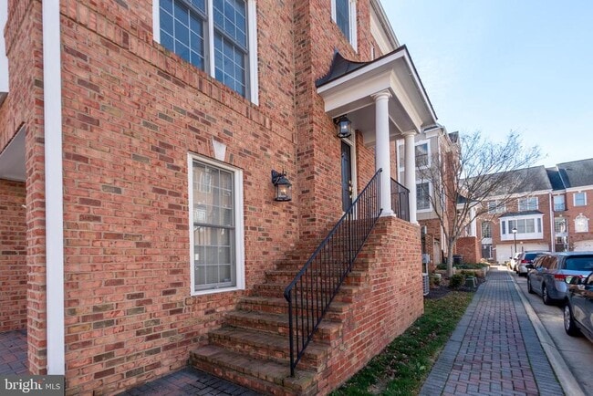Building Photo - 1308 McLean Crest Ct