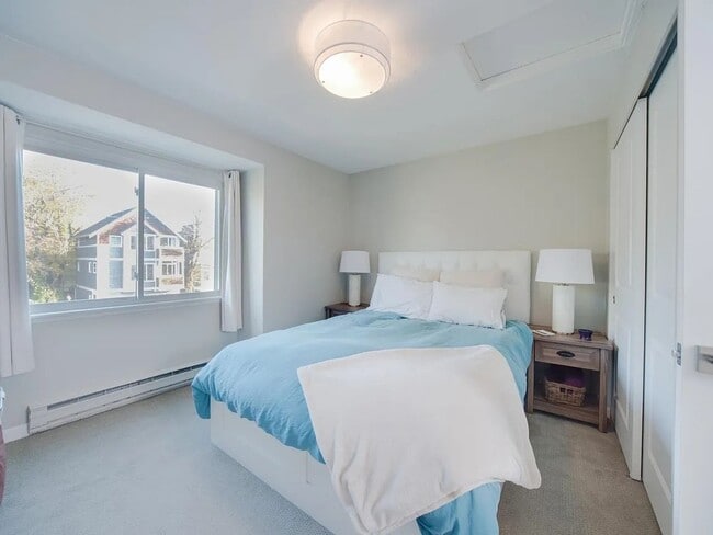 Building Photo - First Hill/Central District Townhome