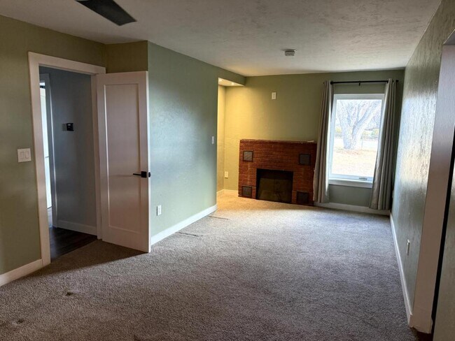 Building Photo - 6175 N Lamar St