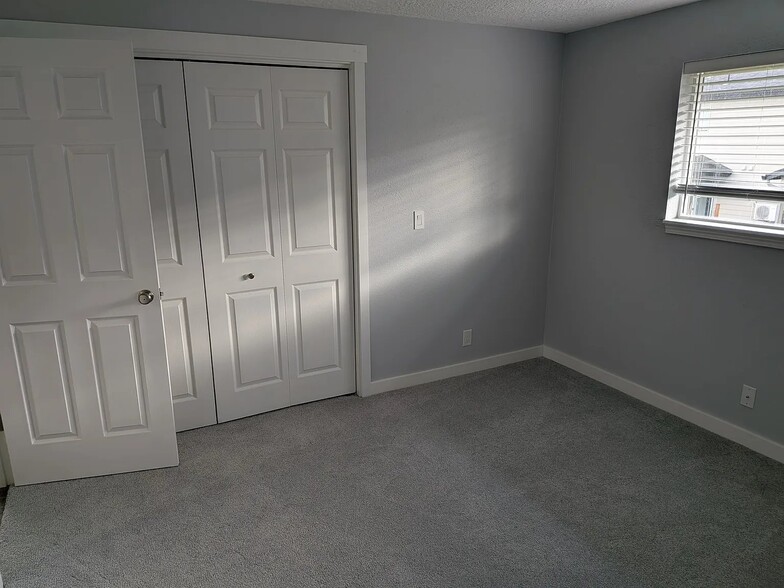 Building Photo - 10515 NE 8th St