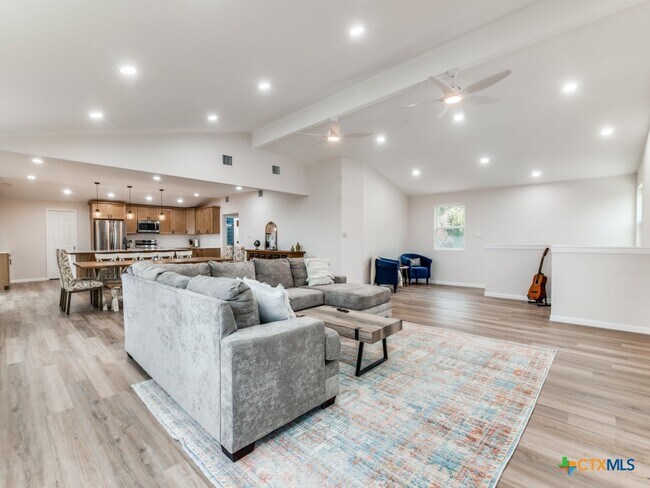 Building Photo - 268 White Oak Dr