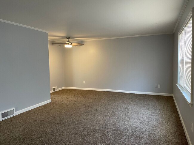 Building Photo - {7516} Prairie Village Ranch | Fenced Backyard | 1 car garage