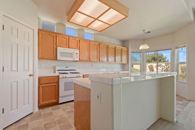 Building Photo - 3 Bedroom, 2 Bath home in Double Diamond Neighborhood