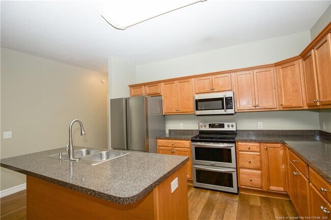 Building Photo - 110 Willow Creek Ln