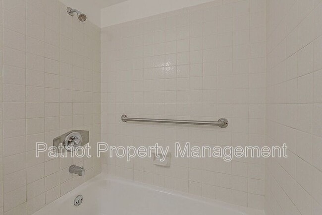 Building Photo - 635 E Boca Raton Rd