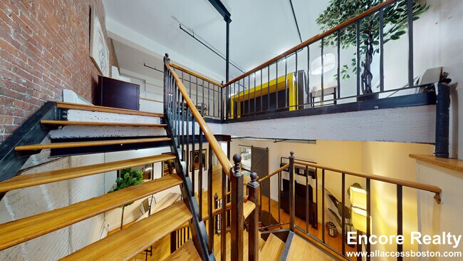 Building Photo - 19 Stanhope St