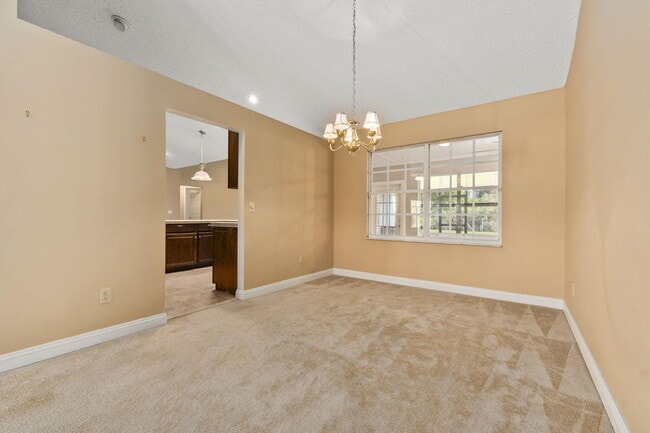 Building Photo - 1465 SE Westmoreland Blvd