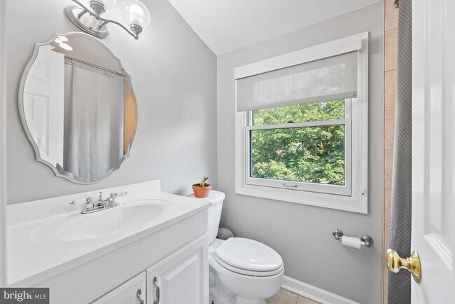 Building Photo - 1621 Clearview Ave