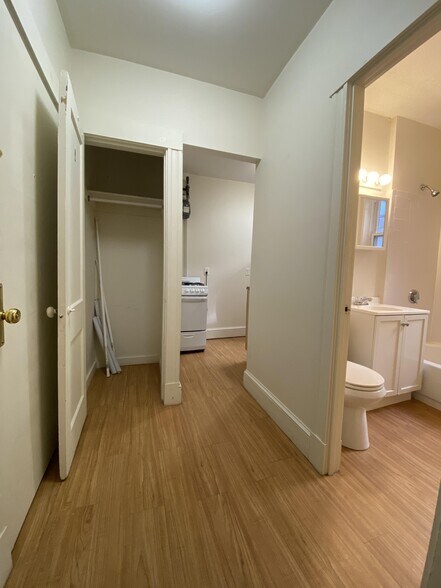 Building Photo - 1108 Boylston St