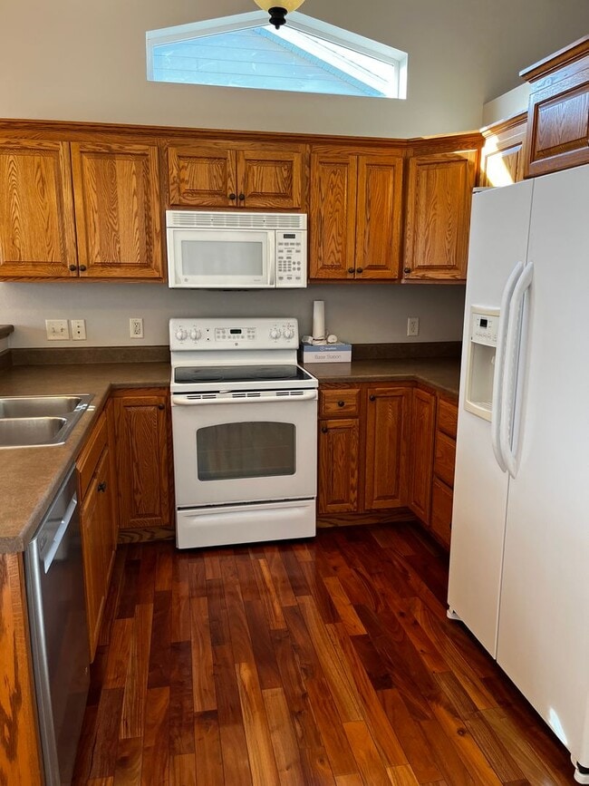 Building Photo - 3 Bed/2 Bath West Side Home!