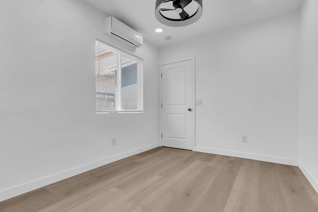 Building Photo - 5518 Denker Ave