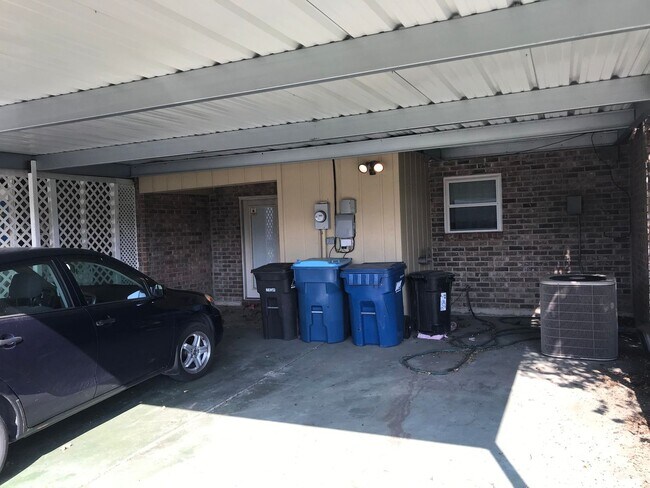 Building Photo - 212 Bell Downs Dr