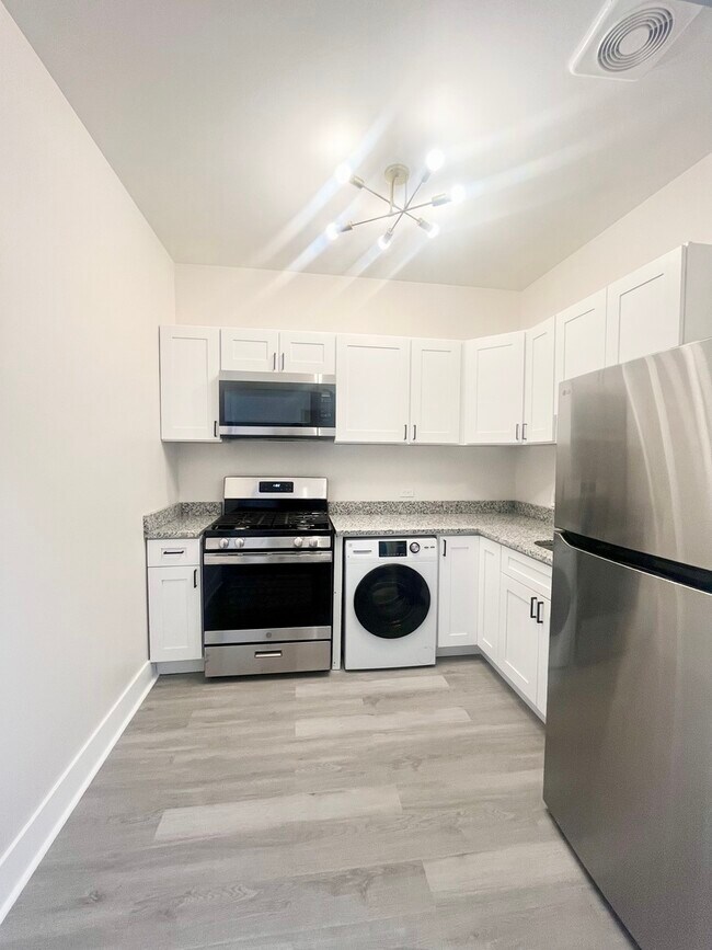 Building Photo - 2258 S Sacramento Ave