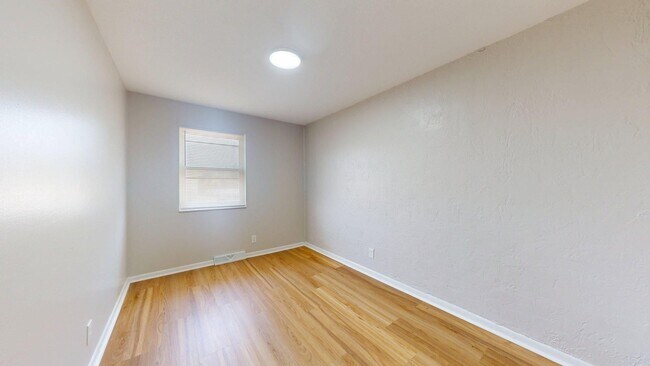 Building Photo - Elyria - fully updated two bedroom townhouse for rent!