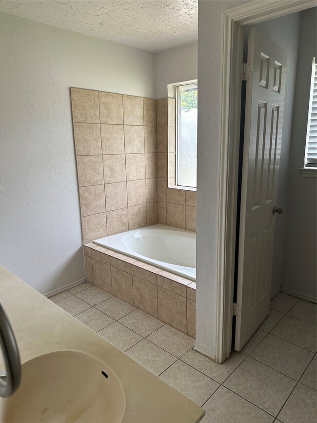 Building Photo - 10510 Clear Cove Ln