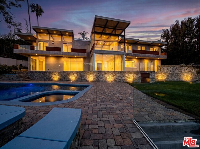 Building Photo - 770 Paseo Miramar
