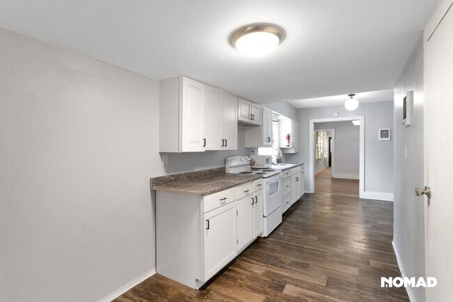 Building Photo - Charming 2BR Duplex in Salem