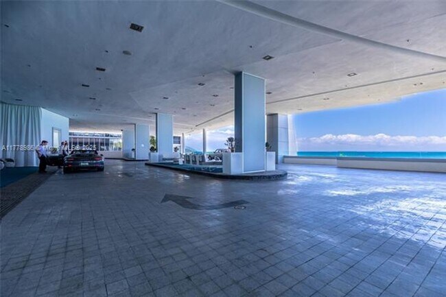 Building Photo - 17121 Collins Ave