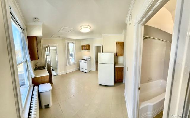 Building Photo - 136 Maple Ave