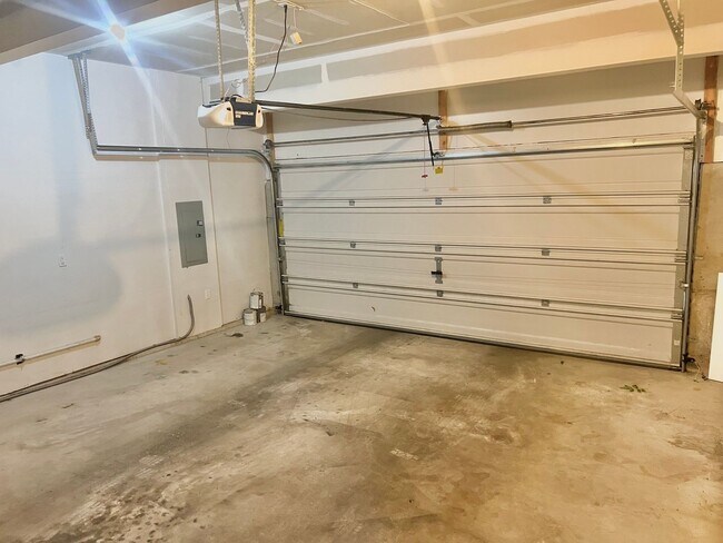 Building Photo - Must See! Beautiful 3bd/ + Bonus Rm/2.5 bath/ Primary Bed on Main/ /Heat Pump/Updated Features