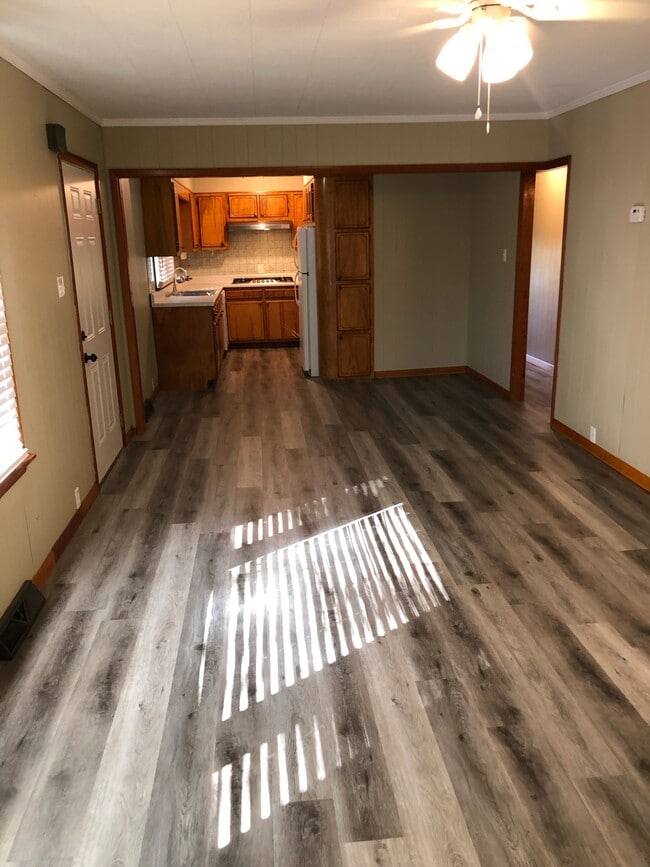 Building Photo - 1203 Benton Ave