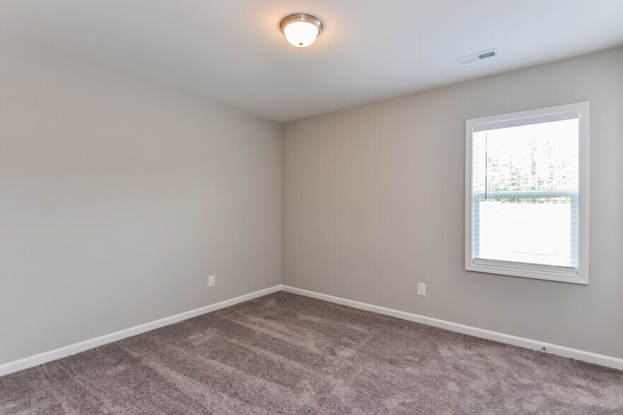 Building Photo - 235 Durwin Ln