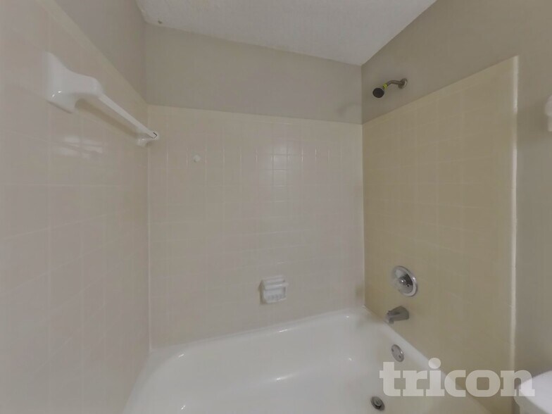 Building Photo - 8338 Knotts Landing Dr E