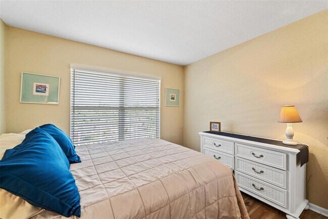 Building Photo - 6021 Bahia Del Mar Cir N