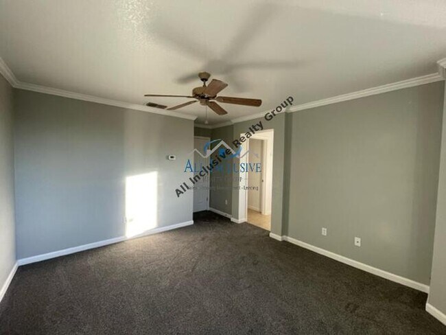 Building Photo - Charming 3-Bedroom Home in Desirable Folso...