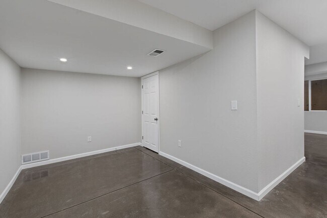 Building Photo - Beautiful 4 bedroom in Observatory Village