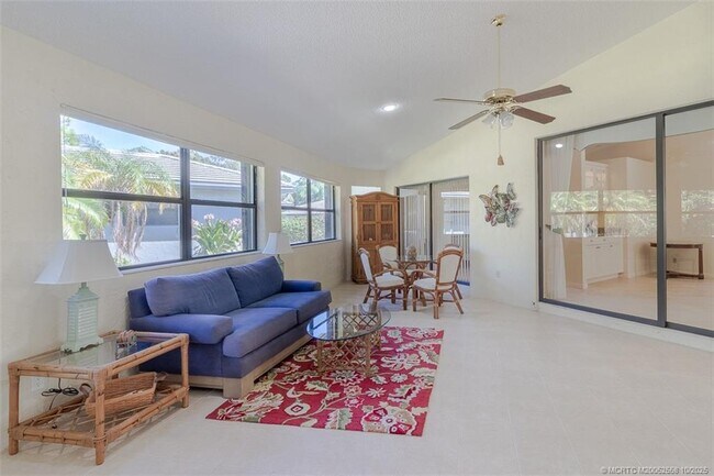 Building Photo - 2343 SW Spoonbill Dr