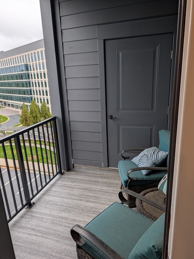 Building Photo - Sophisticated Rockville Corner Condo with Resort-Style Amenities, 2 Garage Parking Spaces