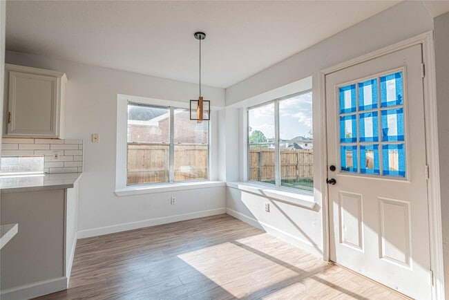 Building Photo - 1818 Quiet Hollow Dr