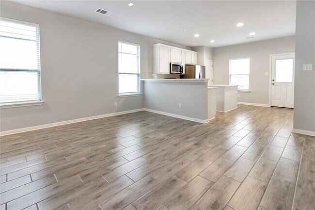 Building Photo - 141 Quiet Man Dr