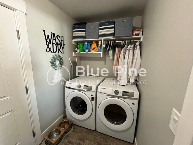 Building Photo - 6028 Fox Run Dr