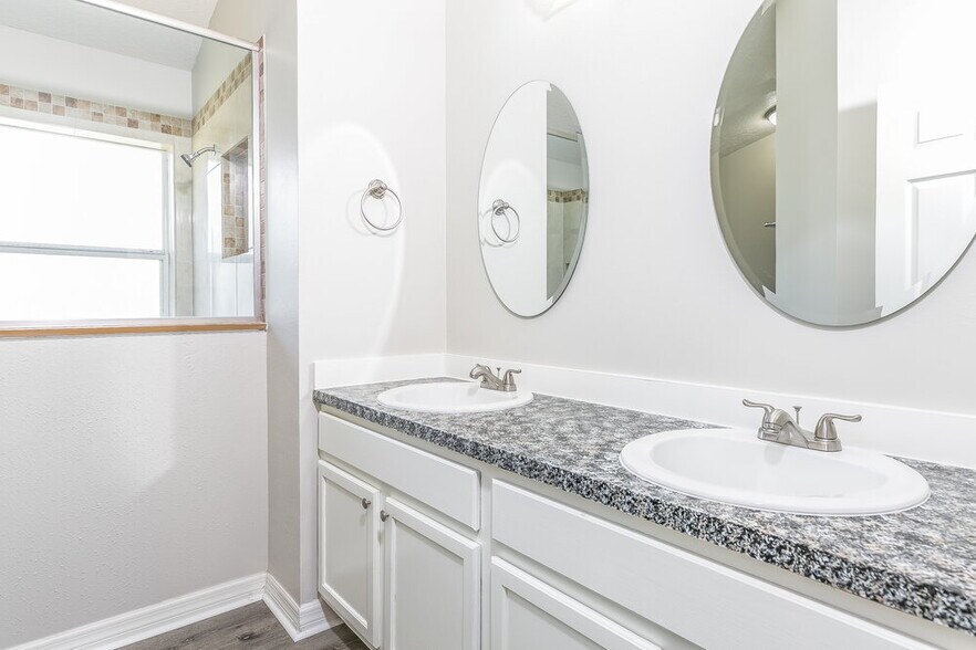 Building Photo - 3027 Eagle Crossing Dr
