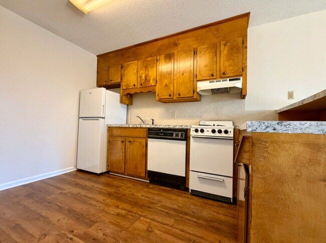 Building Photo - 1442 Riverview Rd