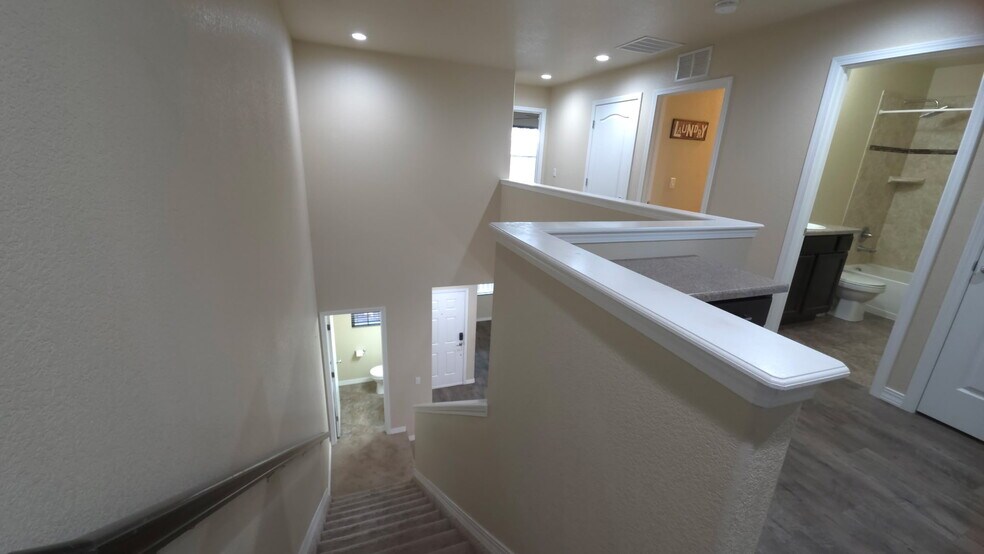 Building Photo - 1831 Portland Gold Dr