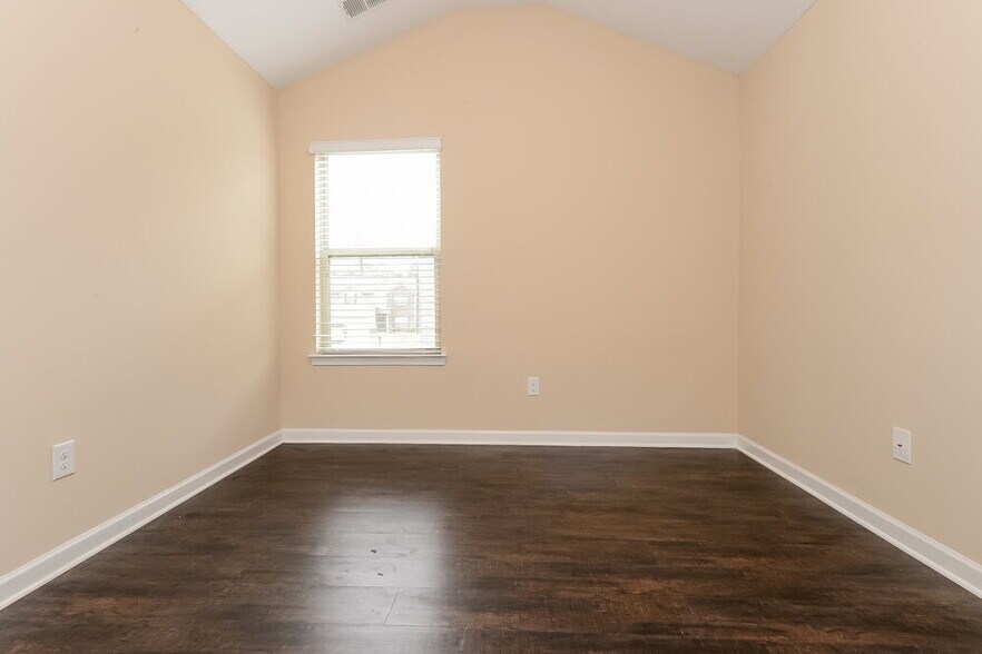 Building Photo - 705 Yukon Way