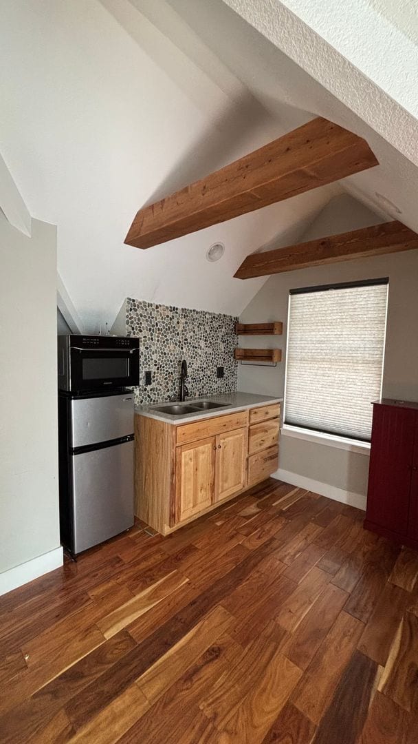 Building Photo - Adorable Garage Studio in beautiful Manitou Springs.