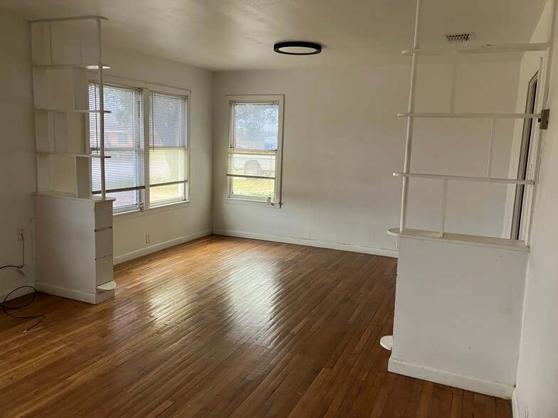 Building Photo - 600 Alexander