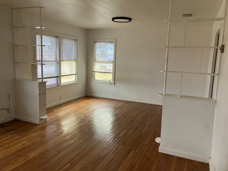 Building Photo - 600 E Alexander St