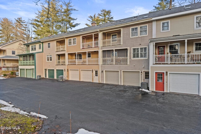 Building Photo - 19 Sarazen St