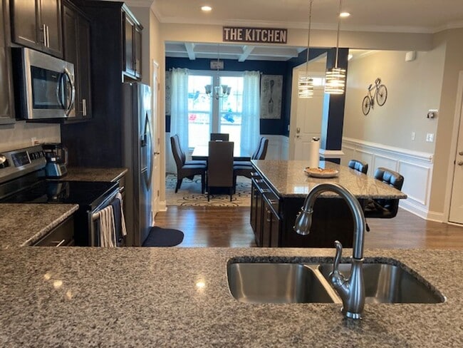 Building Photo - Bedford-Highlands