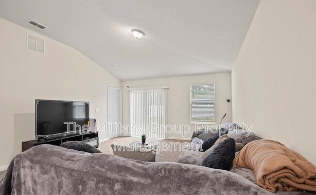 Building Photo - 15661 Strawberry Roan Ct