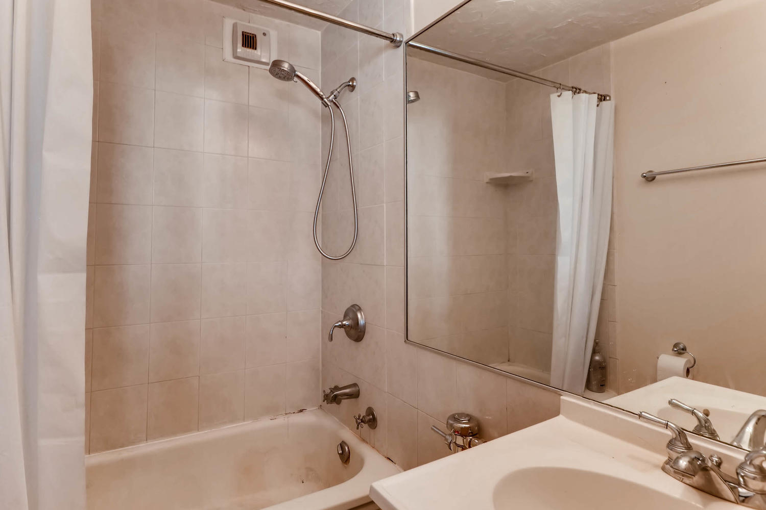 Building Photo - 1540 N State Pky