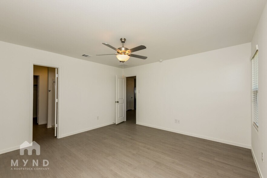 Building Photo - 2717 Ctr Crk Ln