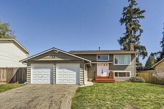 Building Photo - Excellent 4Bed/2Bath Home in Kirkland!