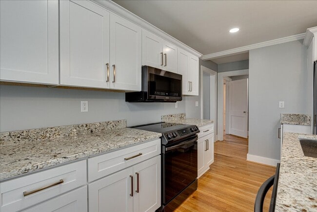 Building Photo - 3 bedroom home in Red Bank!
